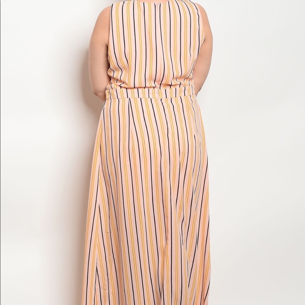 Peachy romper - Picture 3 of 3